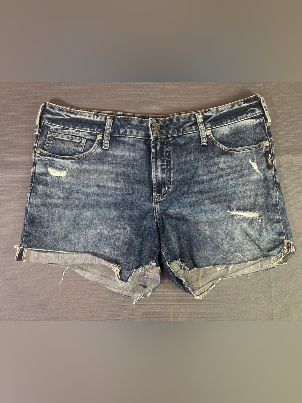 Silver Jeans Suki Mid Rise Shorts Women’s W33 Distressed Cuffed Stretch Denim